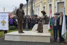 Nem volt román zászló a nagykárolyi szoboravatáson – magyarázatot kér a prefektus