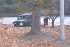 Közzétették az észak-koreai katona szökésének felvételét