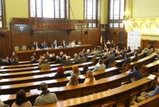 Behajtja Maros Megye Tanácsa a Transilvania Repülőtérnek okozott károkat