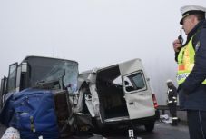 FRISSÍTVE: Román kisbusz balesetezett Magyarországon, hárman meghaltak