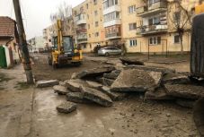 Sepsiszentgyörgyön lebontották az őrkői romanegyedet elválasztó falat