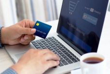 Hamisított termékeket áruló weboldalak ezreit zárolták Európában