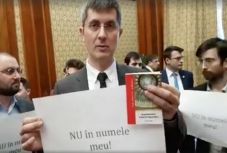 Háborog az ellenzék a házelnökök Washingtonnak adott válasza miatt