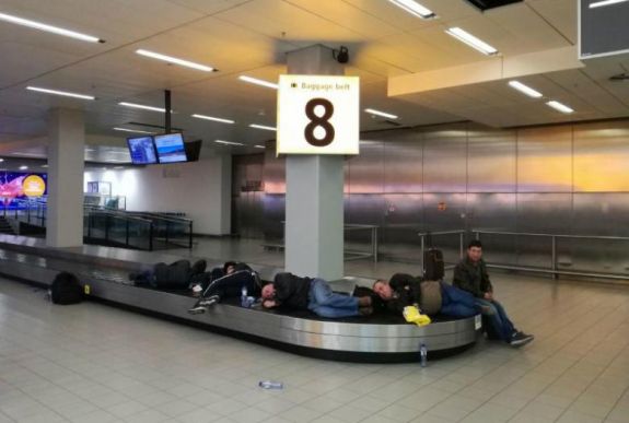 FRISSÍTVE: Amszterdamban felejtett hat utast a TAROM pótjárata