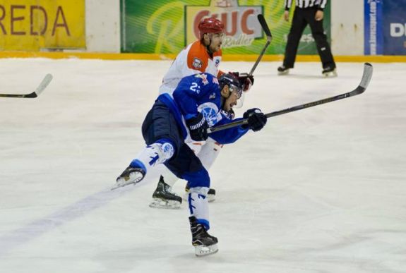 Jégkorong Erste Liga: győztek az „acélbikák” Csíkszeredában