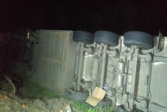 Kamionnal ütköztek: anya és tíz éves gyermeke halt meg a balesetben
