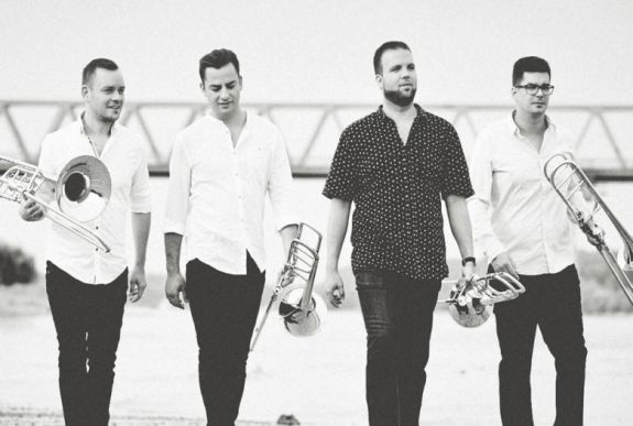 Holnaptól körbeharsonázza Székelyföldet a Four Bones Quartet