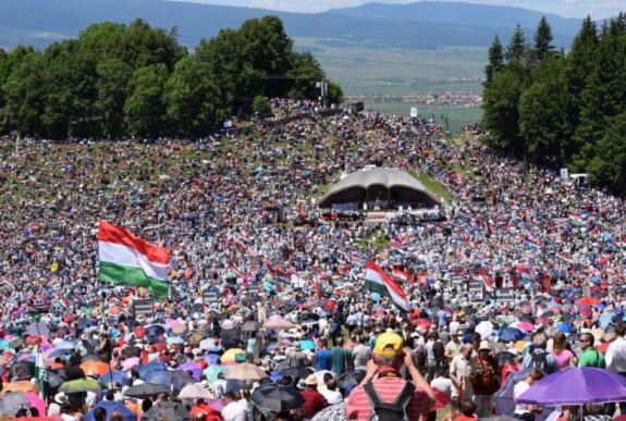 Nemzeti érték lett a csíksomlyói búcsú