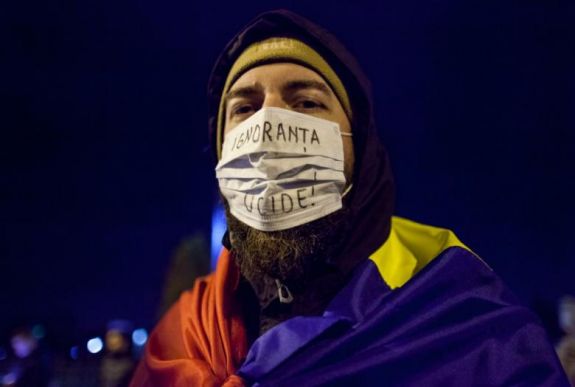 Több százan tüntettek ismét az igazságügyi törvények módosítása miatt