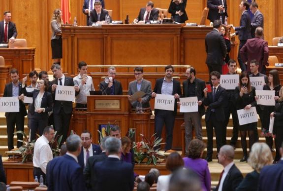 Nem sikerült végszavazást tartani a bírák és ügyészek jogállásának módosításáról