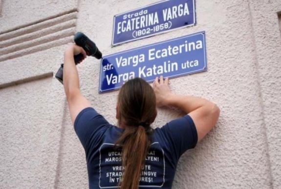 Kifogásolta az utcanevek kétnyelvűségére vonatkozó határozatokat a prefektus