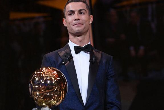 Aranylabda: Cristiano Ronaldo utolérte a rekorder Lionel Messit