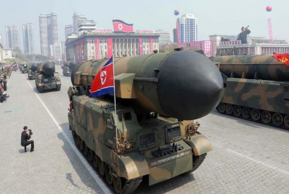 Erős választ ad az észak-koreai fenyegetettségre Japán
