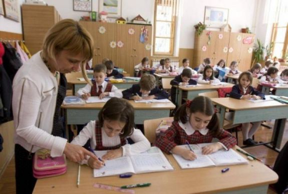 Tanügyminiszter: 145 millió lejt utalnak ki a tanárok bírósági úton megnyert bérkiegészítésekre