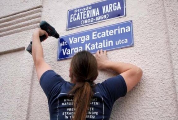 Marosvásárhelyi utcanévtáblák: a helyi RMDSZ kitart a határozat mellett
