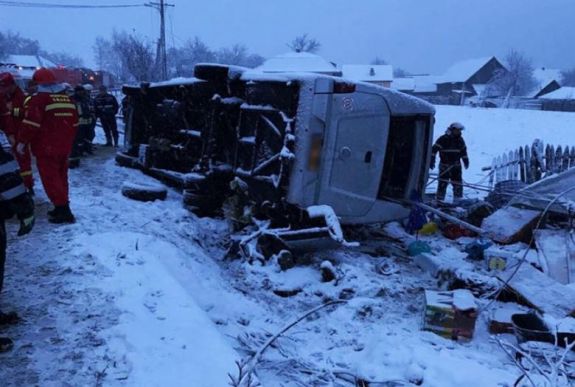 FRISSÍTVE - Szörnyű buszbaleset Hargita megyében: ketten meghaltak, 18-an megsérültek