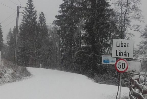 Nagy a hó a Hargita megyei utakon, de dolgoznak a hókotrók