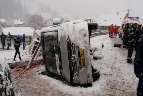 FRISSÍTVE - Felvételeket közölt a tűzoltóság a Hargita megyei busztragédiáról