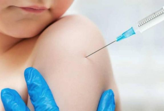 Az orvosi szervezetek az oltástörvény elfogadását sürgetik