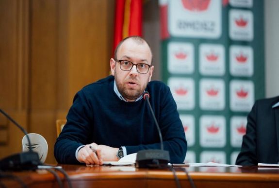 „Ne nézzetek hülyének bennünket” – Porcsalmi Bálint üzent az USR-nek