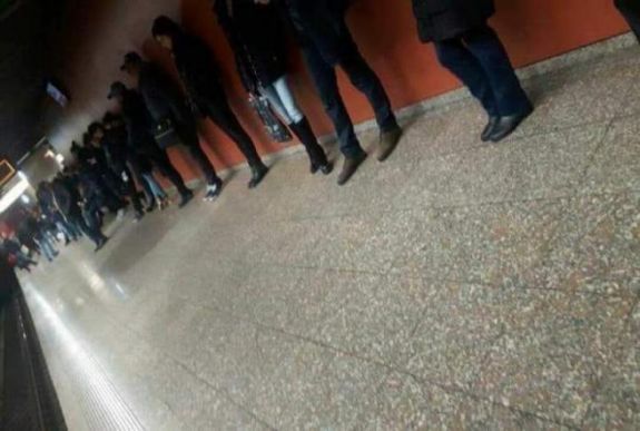 Így várják a bukarestiek a metrót a gyilkosság óta