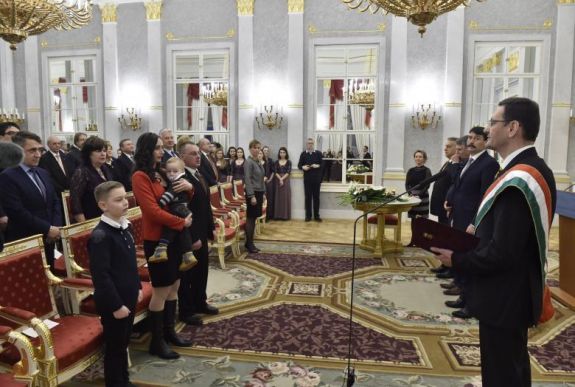 Az egymilliomodikként honosított külhoni magyart ünnepelték