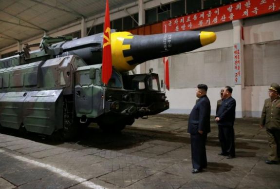 Észak-Korea nevében próbált rakéta-alkatrészeket eladni egy férfi