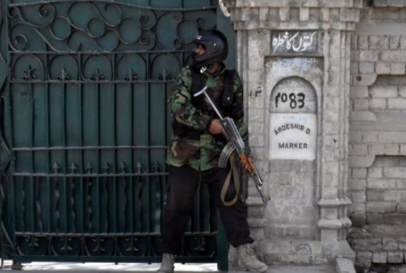 Keresztény templomban történt öngyilkos merénylet Pakisztánban