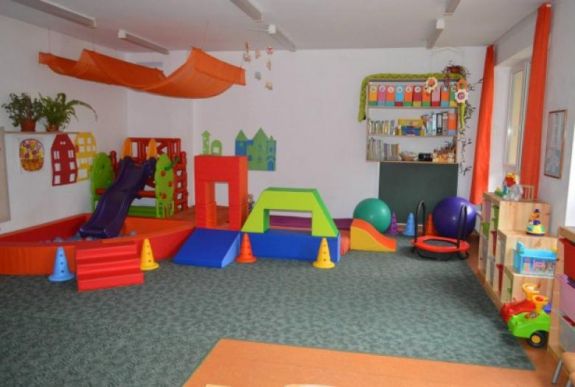 Több bölcsődét és garantált finanszírozást szeretne az RMDSZ a bölcsődéknek