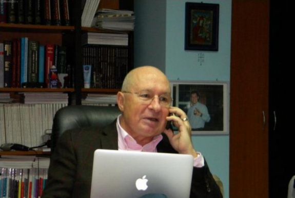 Házkutatást tartanak az ország egyik legismertebb orvosánál