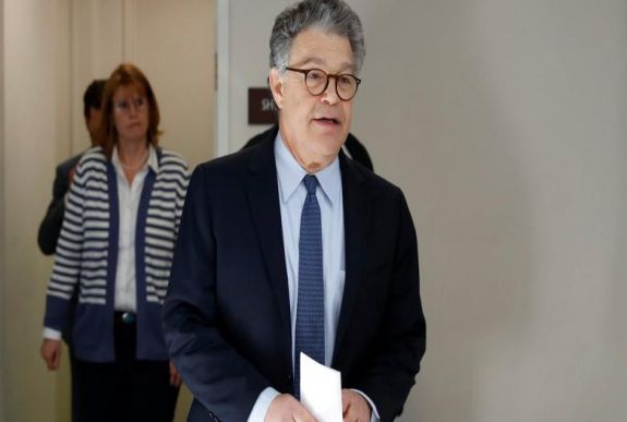 Január elején távozik posztjáról a szexuális zaklatási ügyekbe keveredett Al Franken szenátor