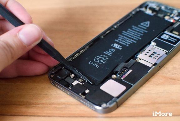 Beismerte az Apple: szándékosan lassítják a telefonokat