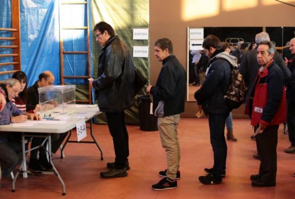 Megkezdődtek az előrehozott parlamenti választások Katalóniában