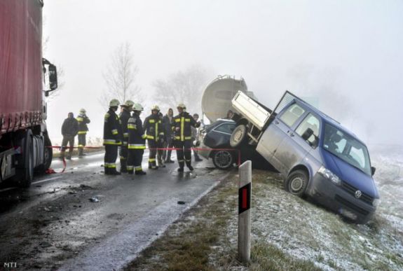 Szokatlanul nagy tömegkarambol volt Magyarországon