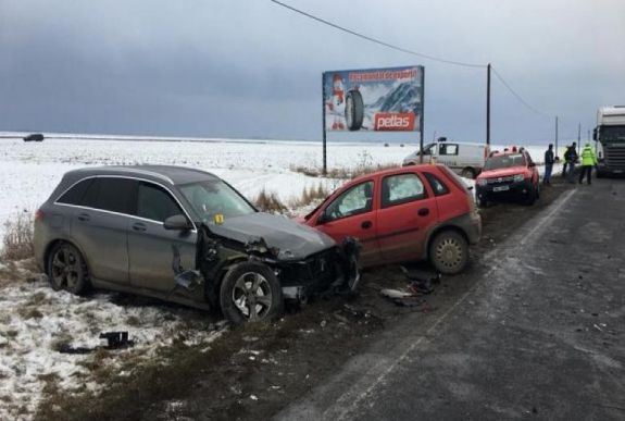 Láncbaleset történt Háromszéken, sérültek is vannak