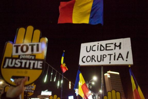 Ismét tüntettek az igazságügyi törvények ellen