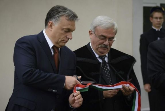 Több mint 100 millió eurót folyósít az Orbán-kormány erdélyi szervezeteknek