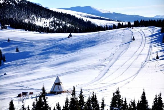 Beüzemelték a Kudzsiri-havasok sípályáit
