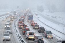 Forgalmi torlódásokra figyelmeztet a rendőrség