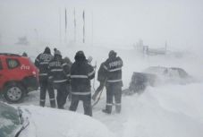 A fél országban havazik, a hegyvidéken hóviharok vannak