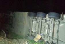 Kamionnal ütköztek: anya és tíz éves gyermeke halt meg a balesetben