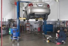 Ne csodálkozzon, ha kínai autószerelő javítja majd a gépkocsiját