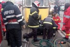 Villamos alá került egy fiatal férfi Jászvásáron