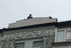 Kommandósok vitték le a tetőről az öngyilkossággal fenyegetőző Szaakasvilit