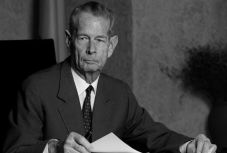 FRISSÍTVE - Meghalt Mihály király