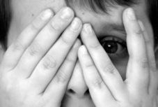 Felmérés: a romániai szülők fele szerint a verés „csak hasznára válik” a gyereknek