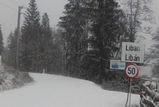 Nagy a hó a Hargita megyei utakon, de dolgoznak a hókotrók