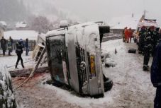 FRISSÍTVE - Felvételeket közölt a tűzoltóság a Hargita megyei busztragédiáról