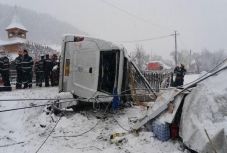 Négy emberéletet követelt az utakon vasárnap a tél