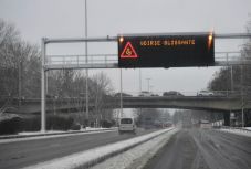 Komoly fennakadásokat okozott a havazás Belgiumban és Hollandiában